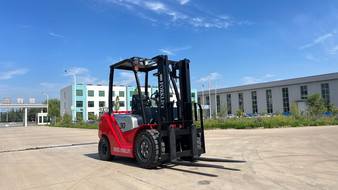 SDSG diesel forklift, front three-quarter view
