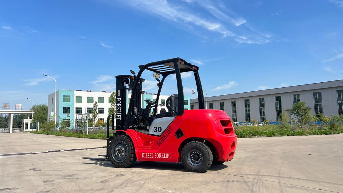 SDSG diesel forklift, three-quarter view