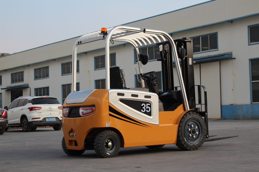 SDSG 3.5-ton electric forklift, three-quarter view