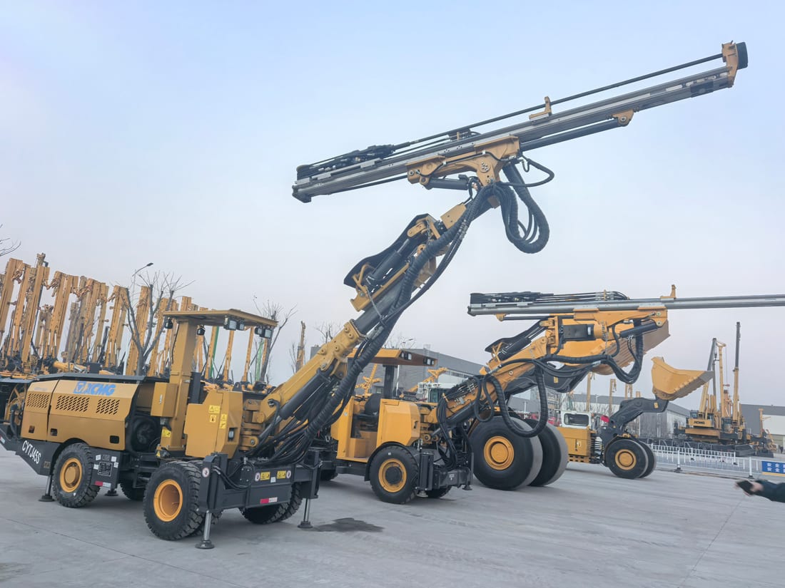 XUD-series face drilling rig with boom raised