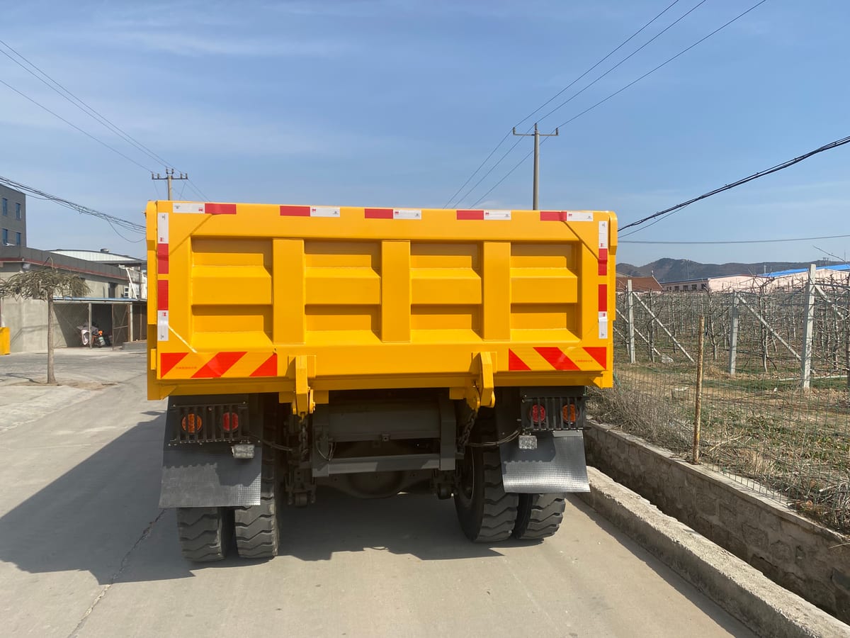 SDSG UQ-25 pointed-nose mining utility truck, rear view