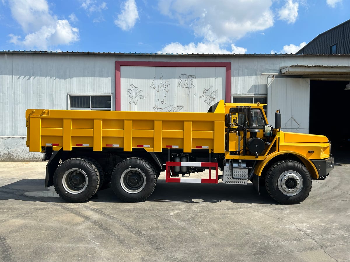 SDSG UQ-25 pointed-nose mining utility truck — additional view