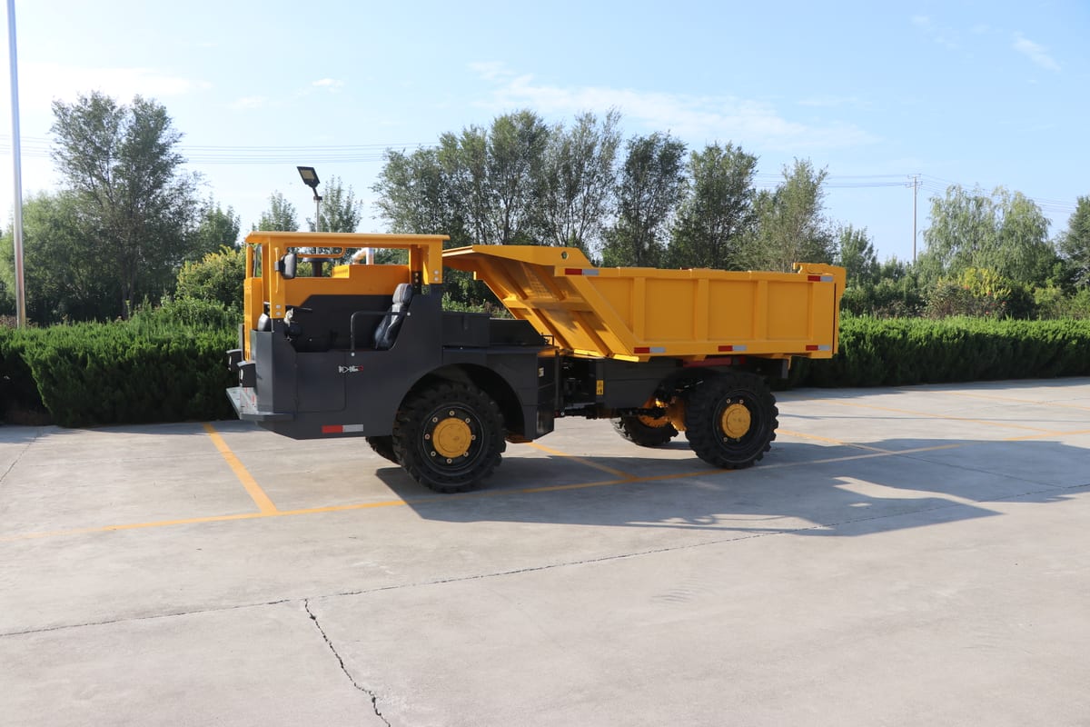 SDSG UK-8 underground mining dump truck, side view
