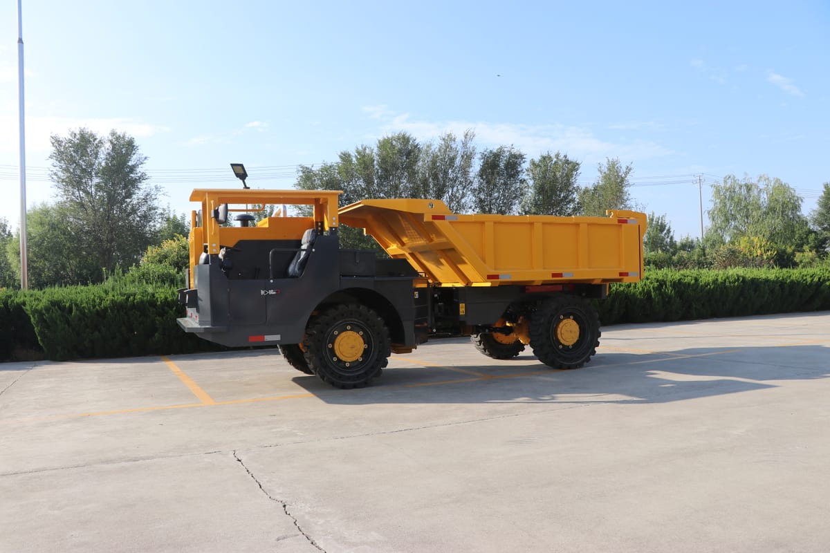 SDSG UK-8 underground mining dump truck — additional view